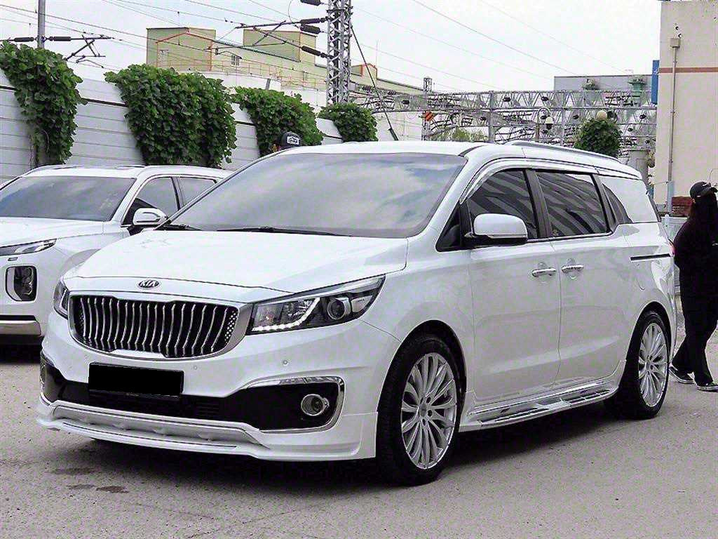 Kia Carnival — photo 02