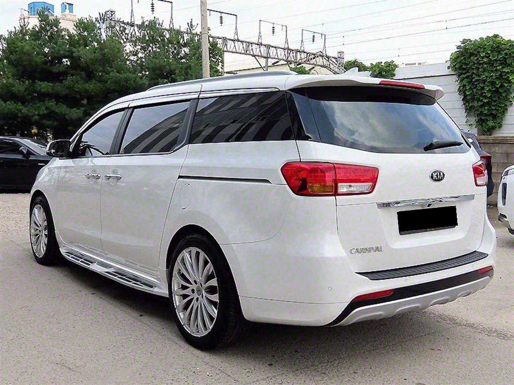Kia Carnival — photo 03