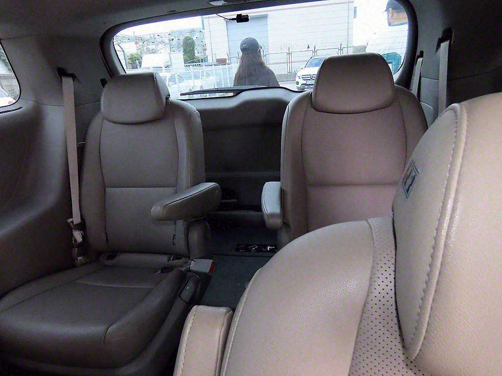 Kia Carnival — photo 07