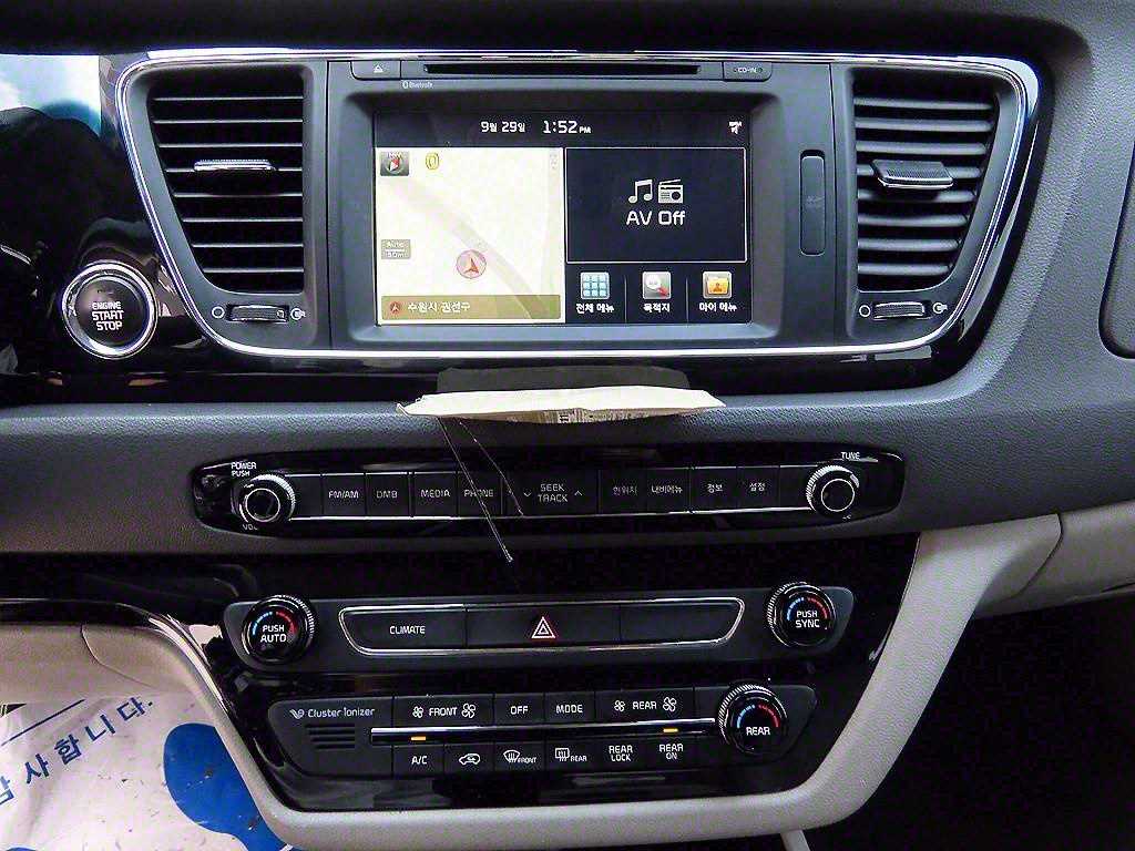 Kia Carnival — photo 14