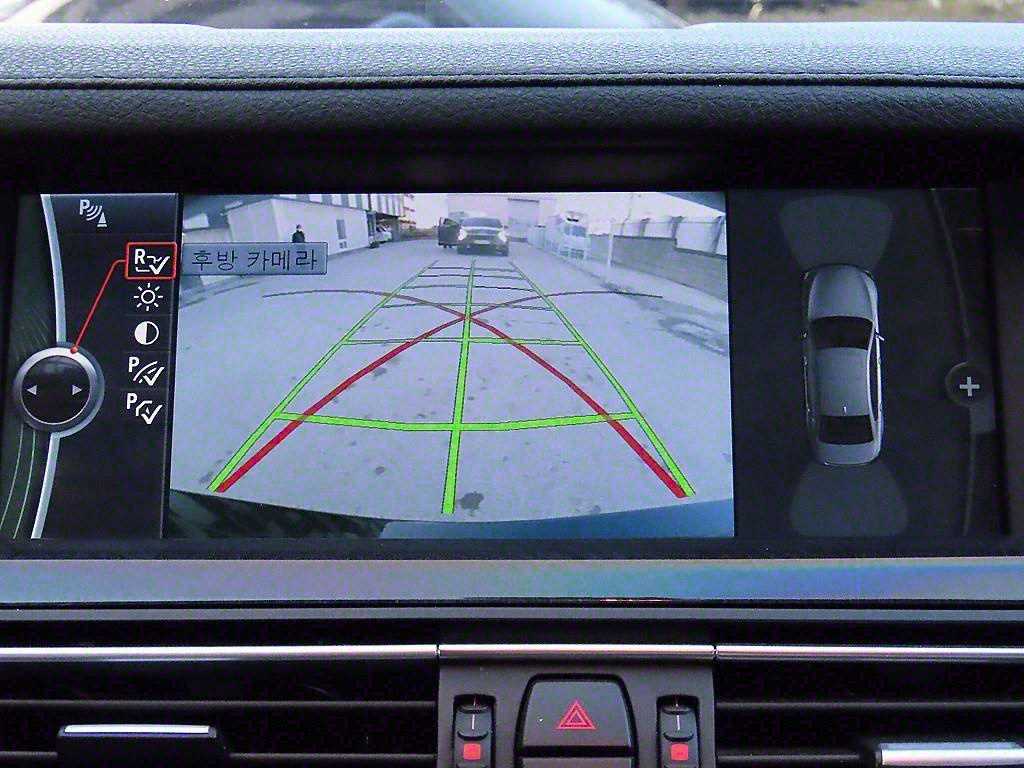 BMW 7-Series — photo 14