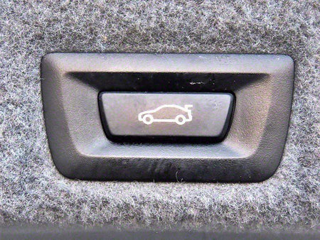 BMW 7-Series — photo 16