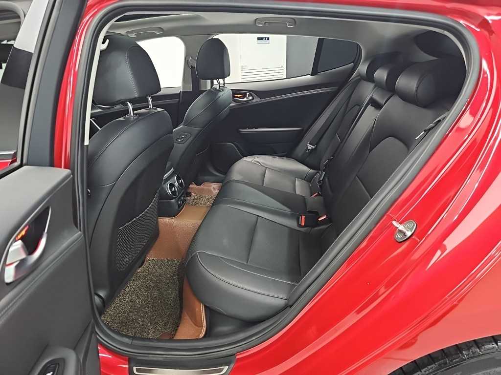 Kia Stinger — photo 12