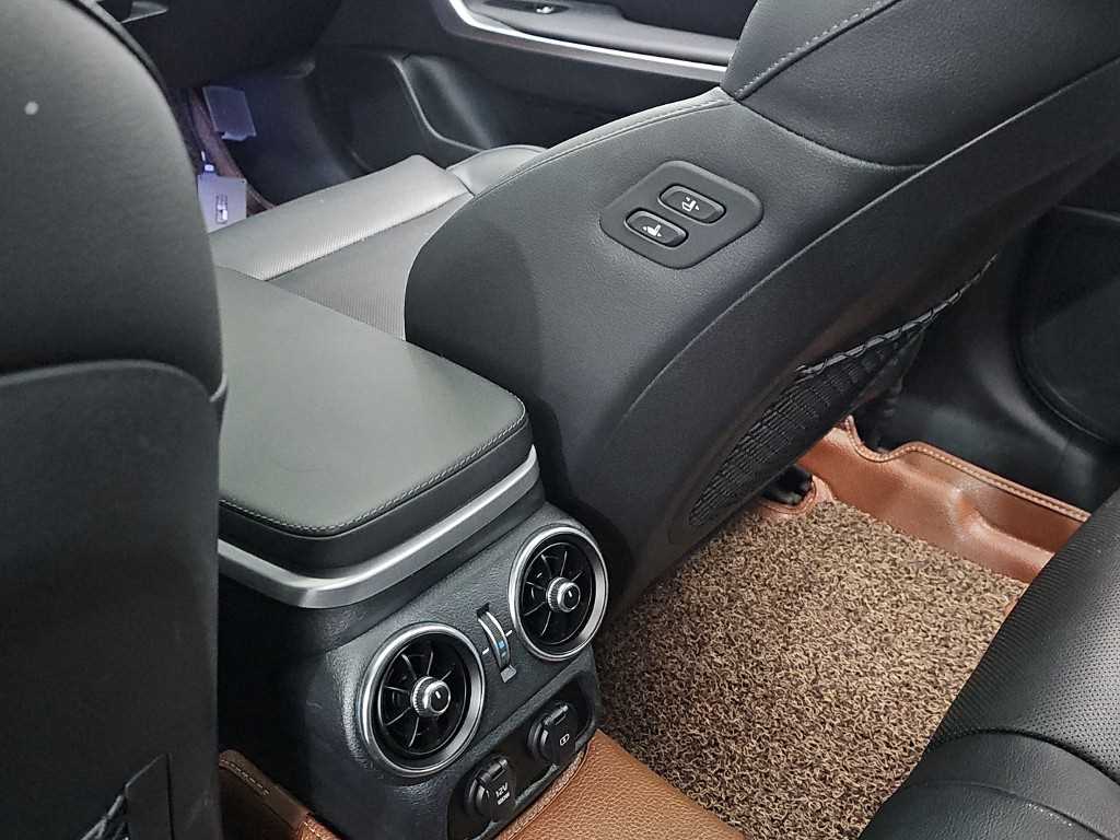 Kia Stinger — photo 14