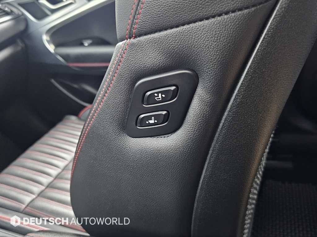 Genesis G70 — photo 18