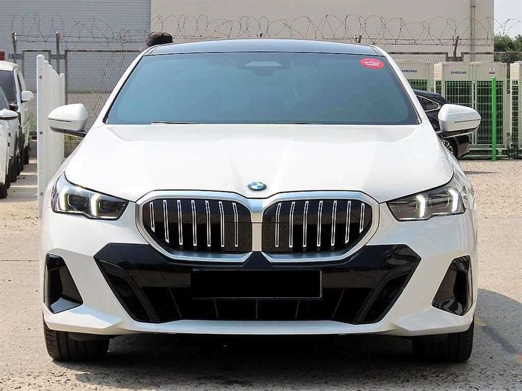 BMW 5-Series — photo 01