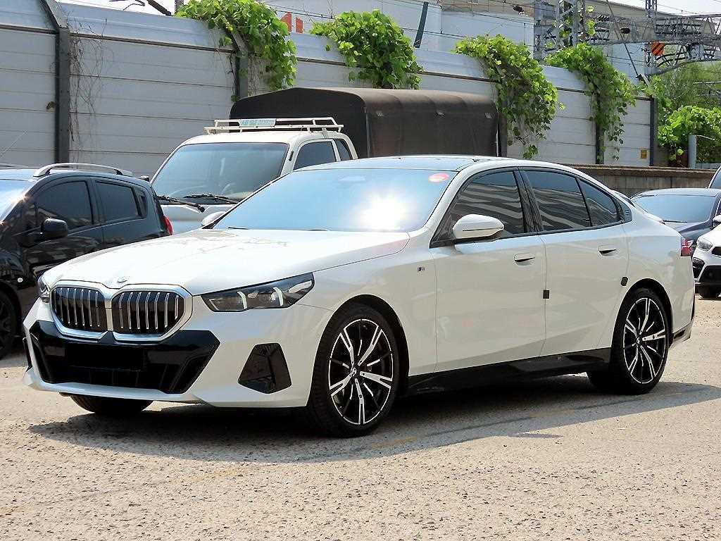 BMW 5-Series — photo 02
