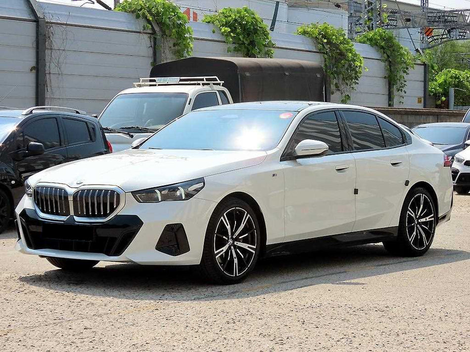 BMW 5-Series — photo 02