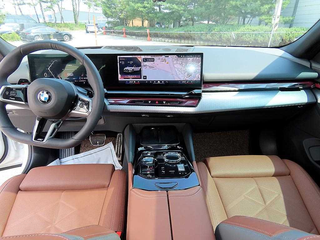 BMW 5-Series — photo 07