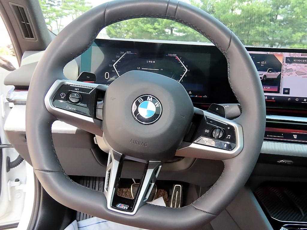 BMW 5-Series — photo 08