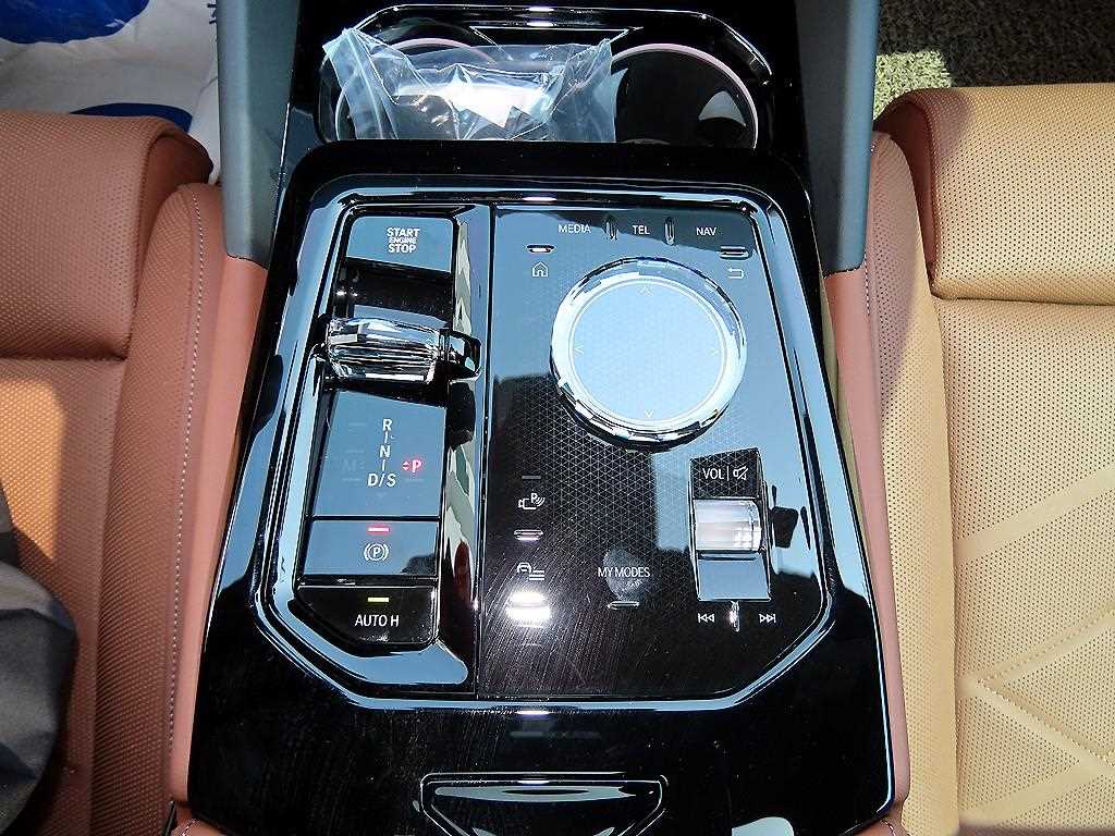 BMW 5-Series — photo 11
