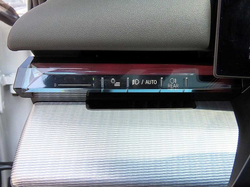 BMW 5-Series — photo 12