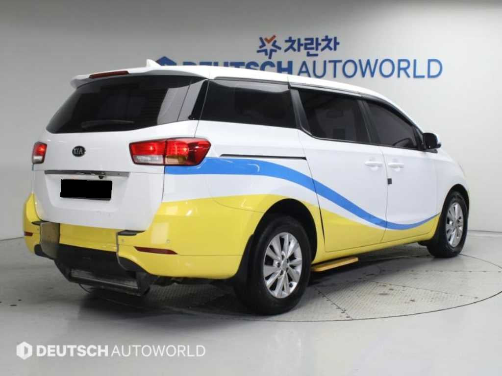 Kia Carnival — photo 02