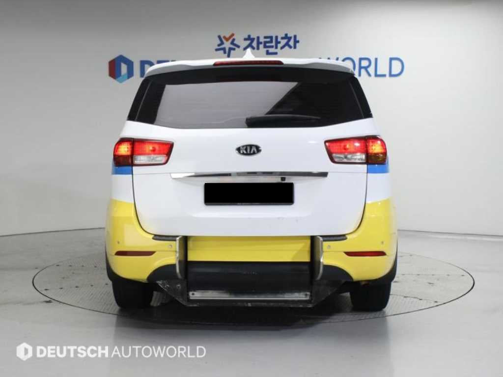 Kia Carnival — photo 04