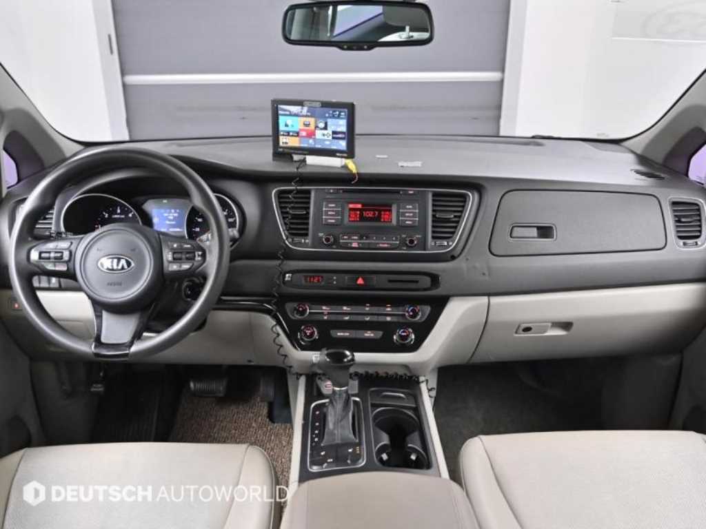 Kia Carnival — photo 07