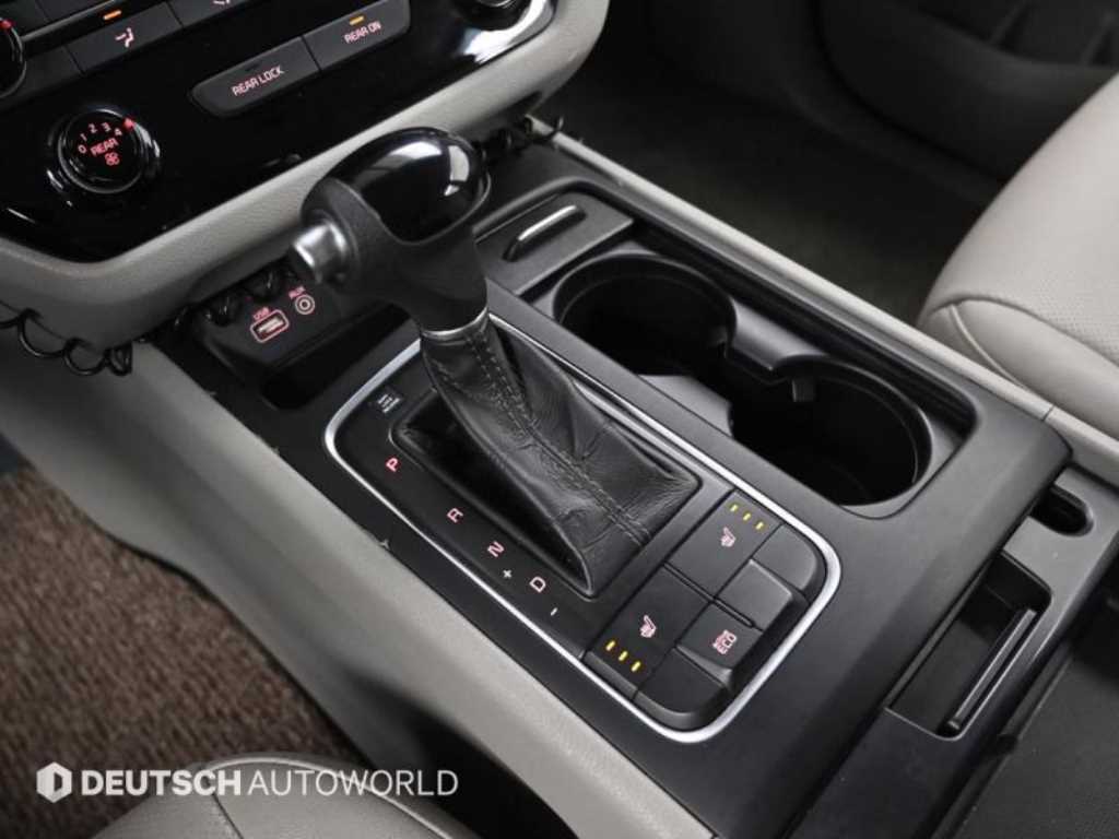 Kia Carnival — photo 09