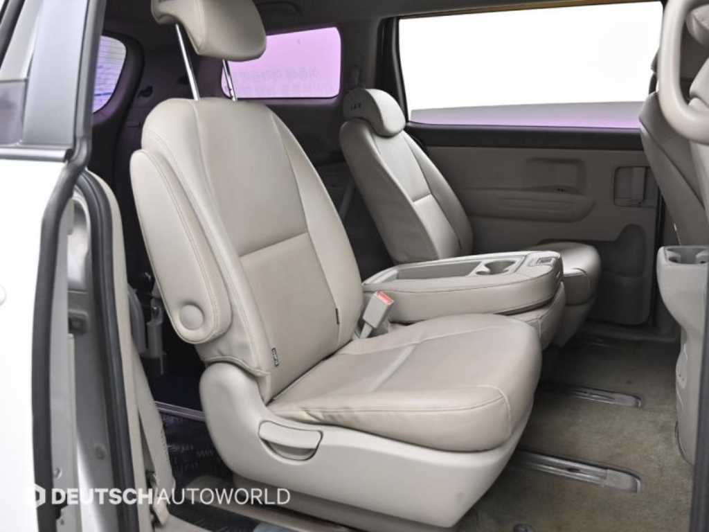 Kia Carnival — photo 12