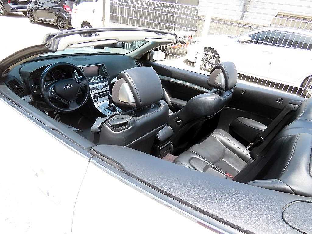 Infiniti G — photo 11