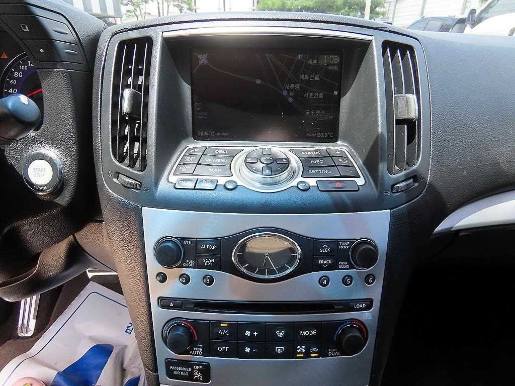 Infiniti G — photo 16