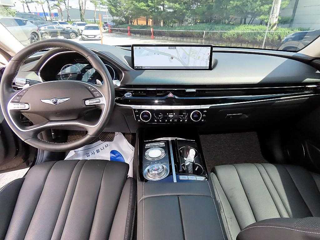 Genesis G80 — photo 07