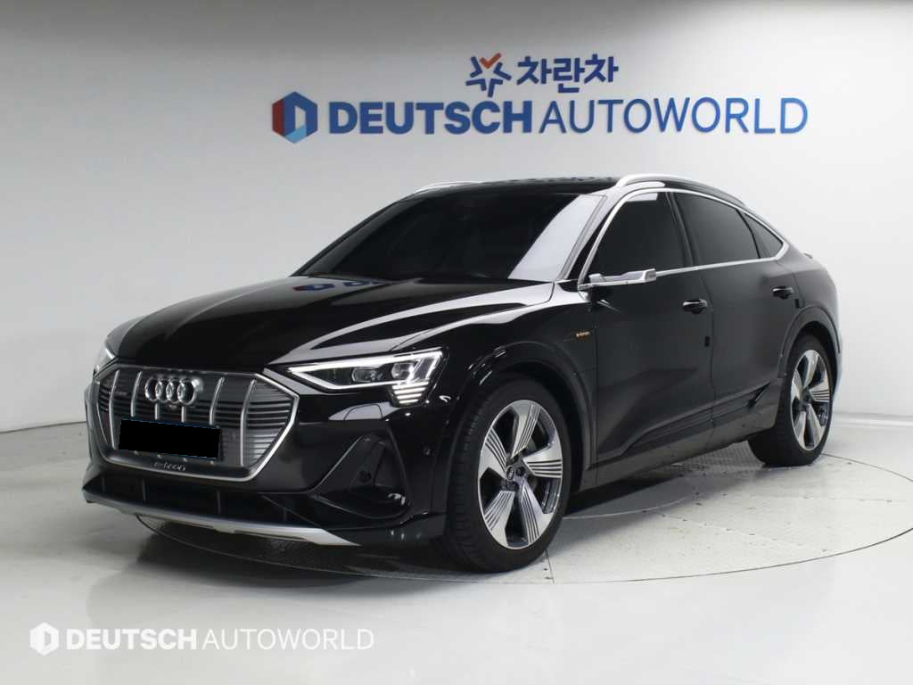 Audi e-tron — photo 01