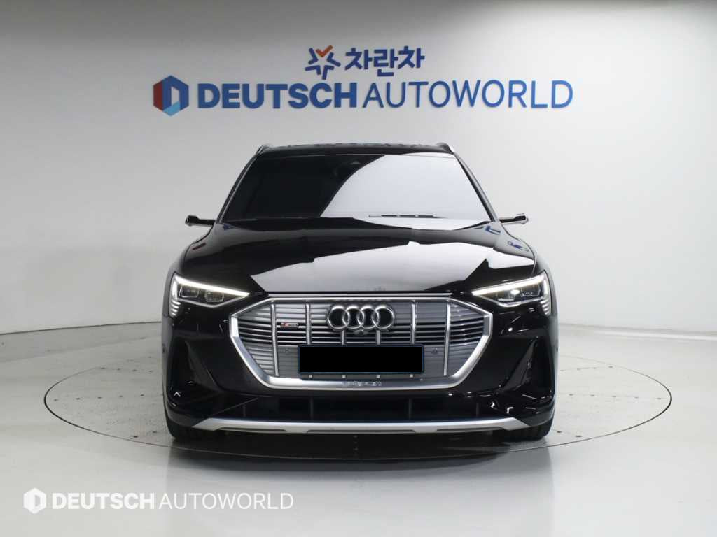 Audi e-tron — photo 03