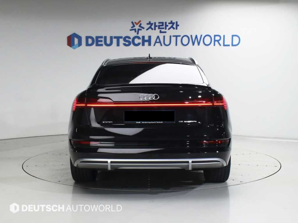 Audi e-tron — photo 04