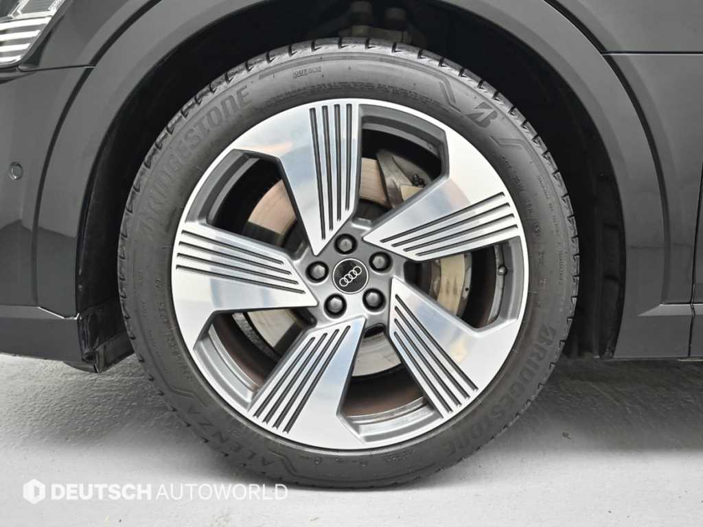 Audi e-tron — photo 05