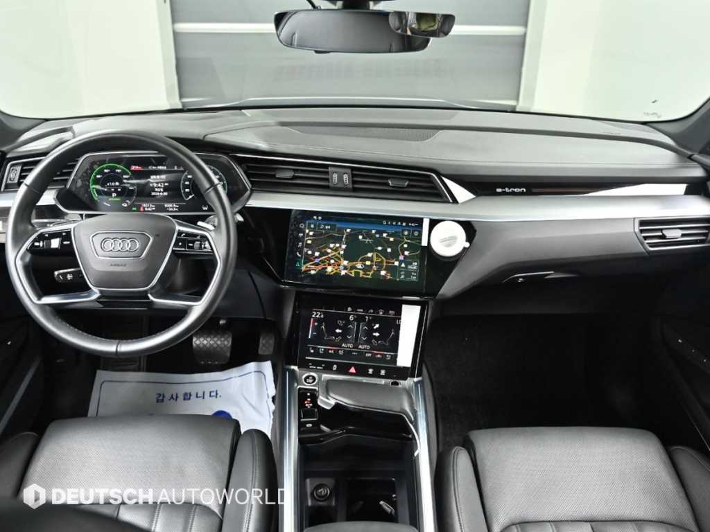 Audi e-tron — photo 07