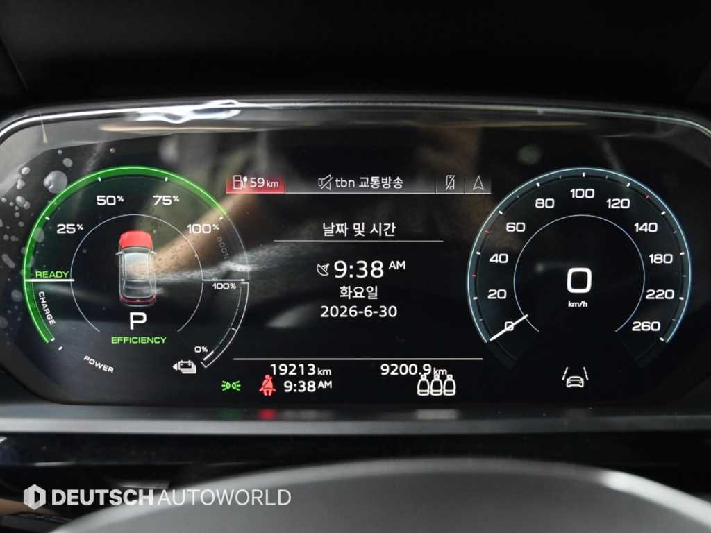 Audi e-tron — photo 08
