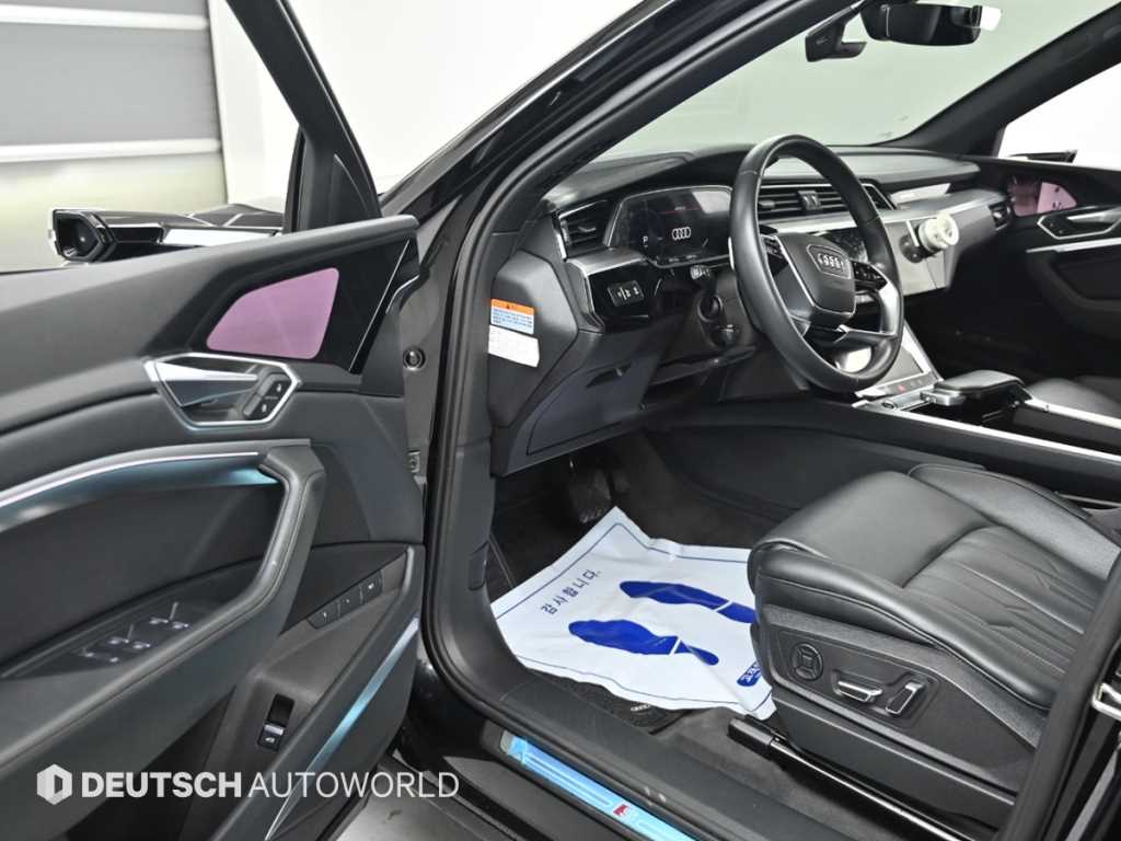 Audi e-tron — photo 11