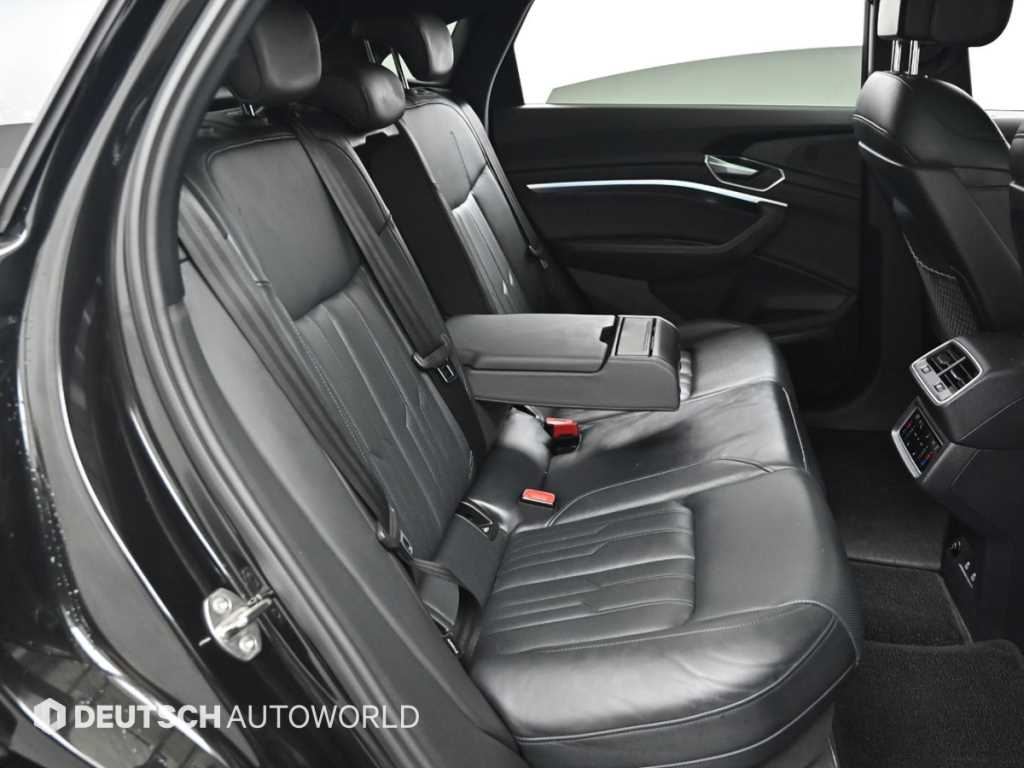Audi e-tron — photo 12