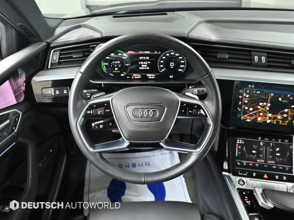 Audi e-tron — photo 13