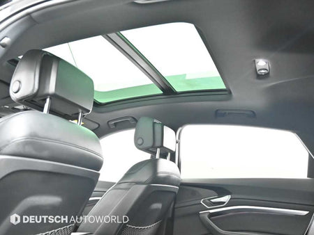 Audi e-tron — photo 18