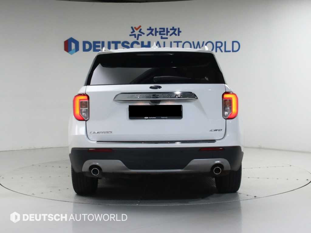 Ford Explorer — photo 04