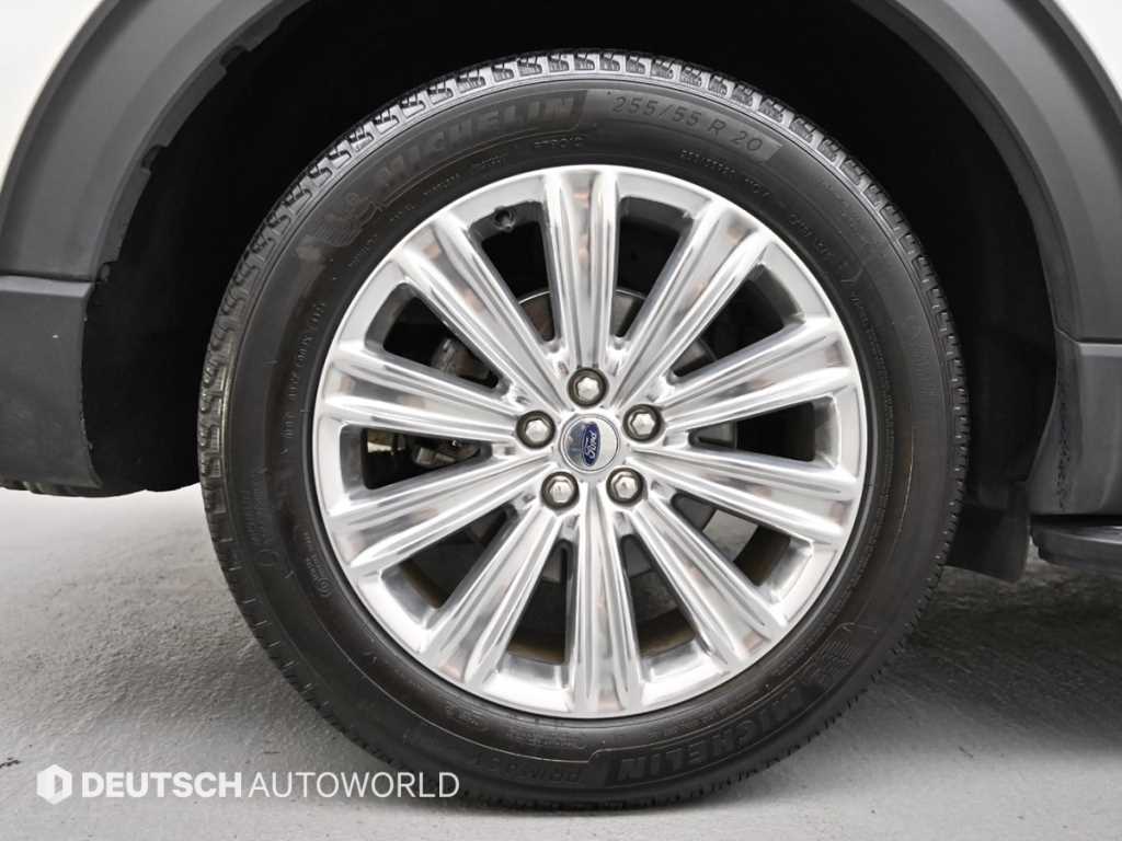Ford Explorer — photo 05