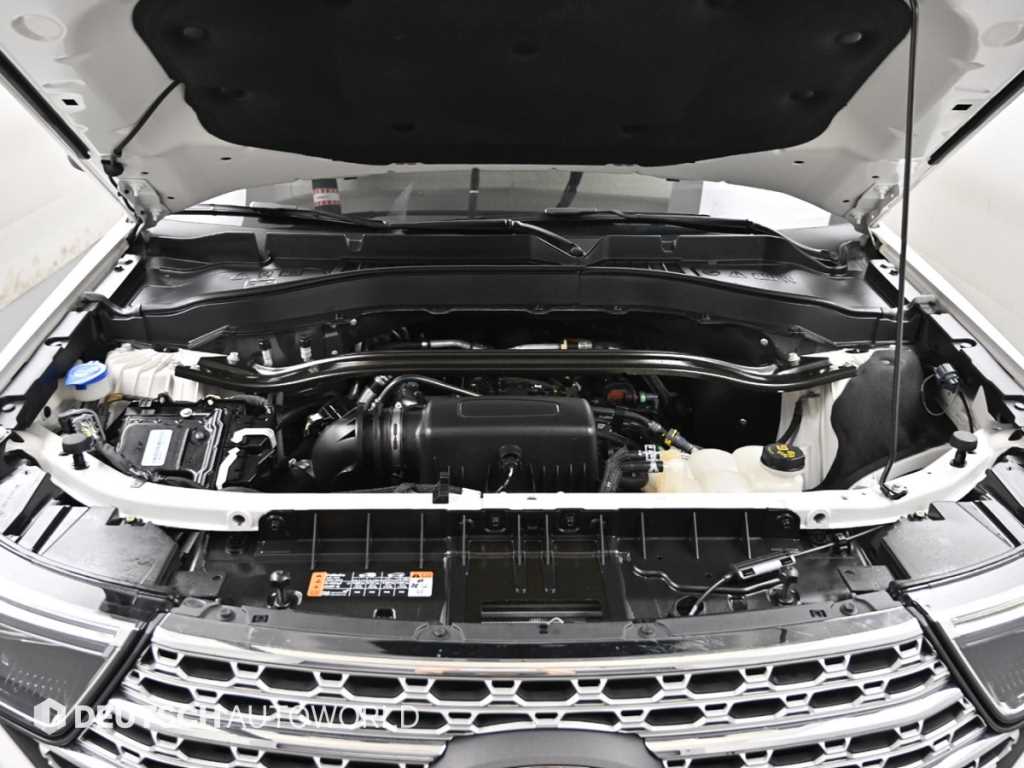 Ford Explorer — photo 06