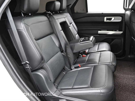 Ford Explorer — photo 12