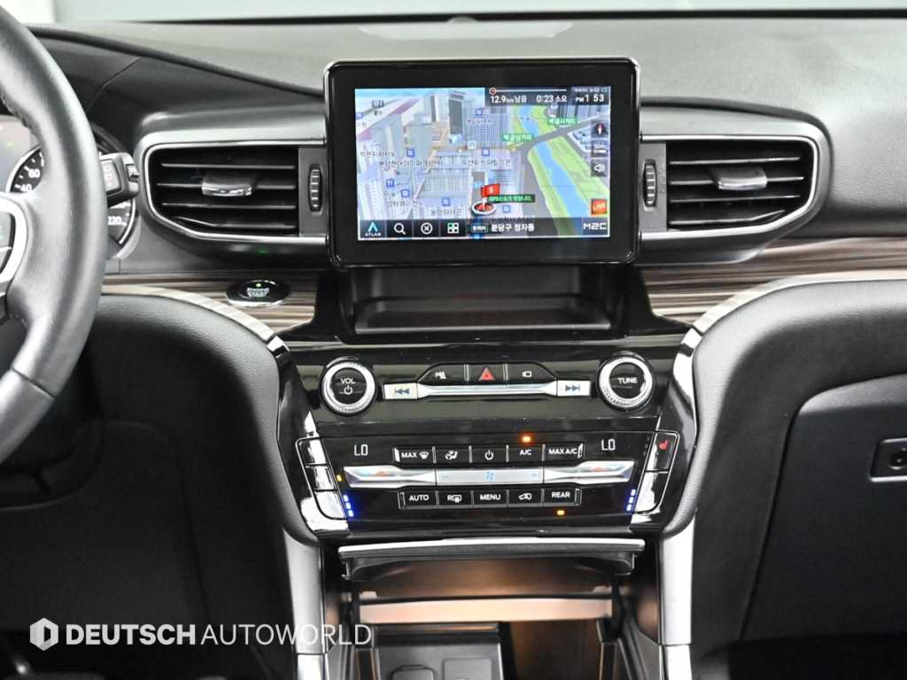 Ford Explorer — photo 14