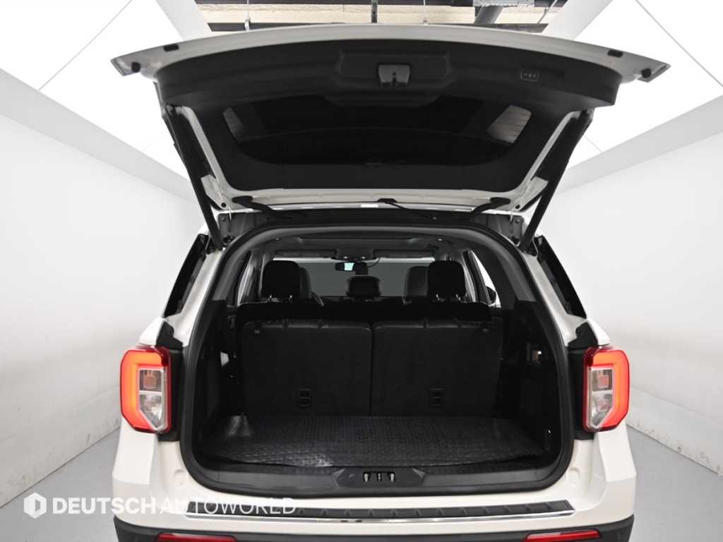 Ford Explorer — photo 19