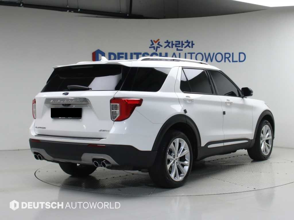 Ford Explorer — photo 02