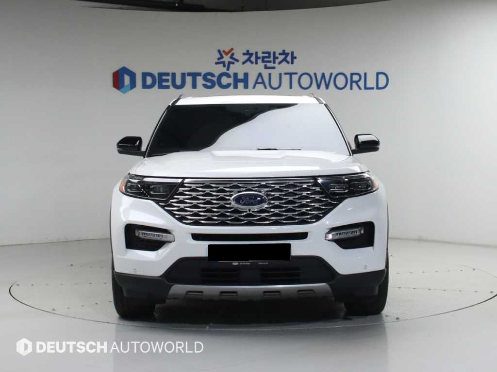 Ford Explorer — photo 03