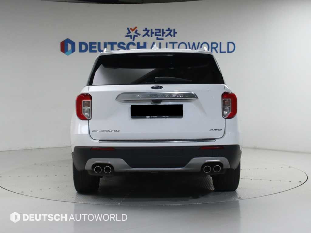 Ford Explorer — photo 04