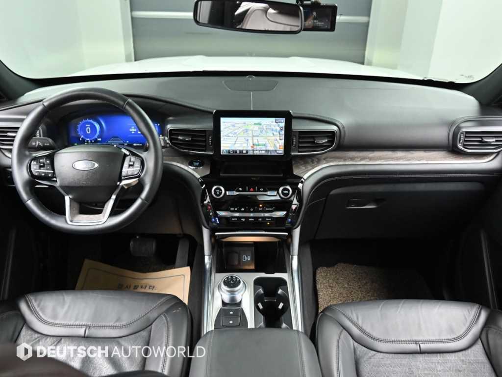 Ford Explorer — photo 07
