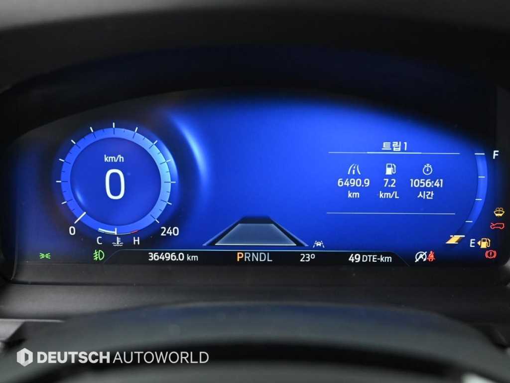 Ford Explorer — photo 08