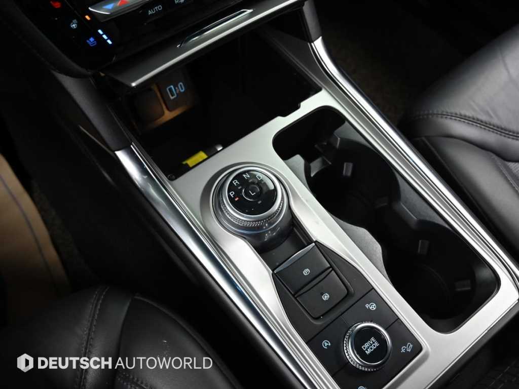 Ford Explorer — photo 09