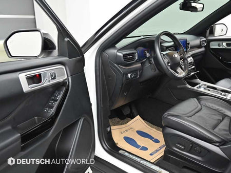 Ford Explorer — photo 11