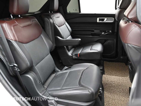 Ford Explorer — photo 12