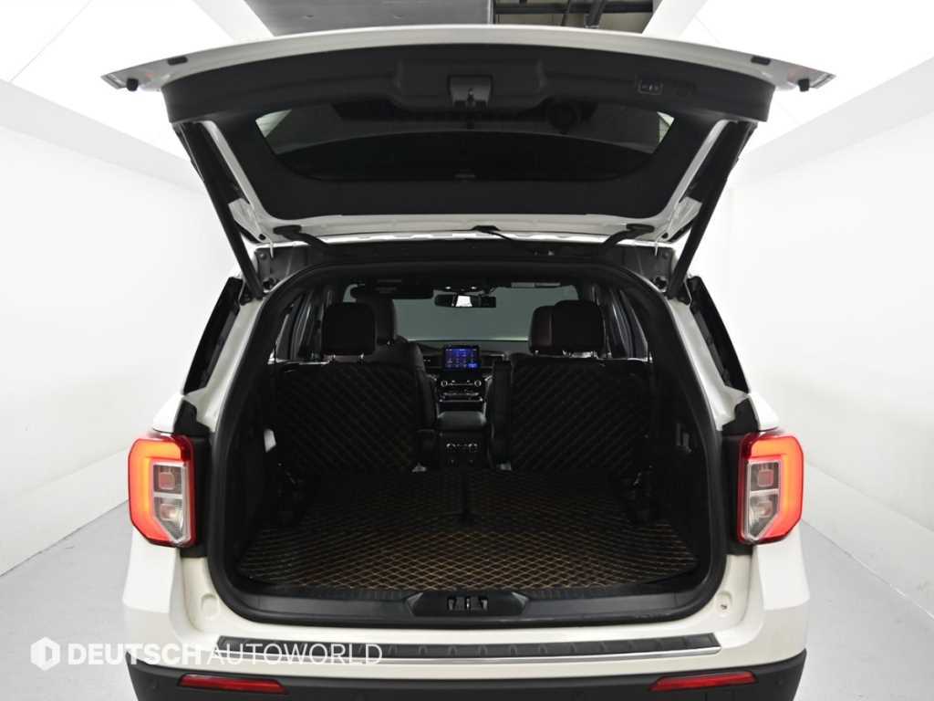 Ford Explorer — photo 19
