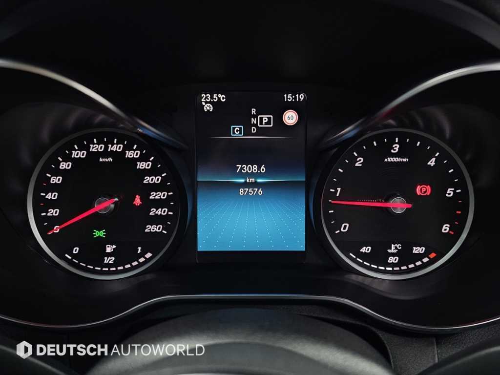 Mercedes-Benz C-Class — photo 08